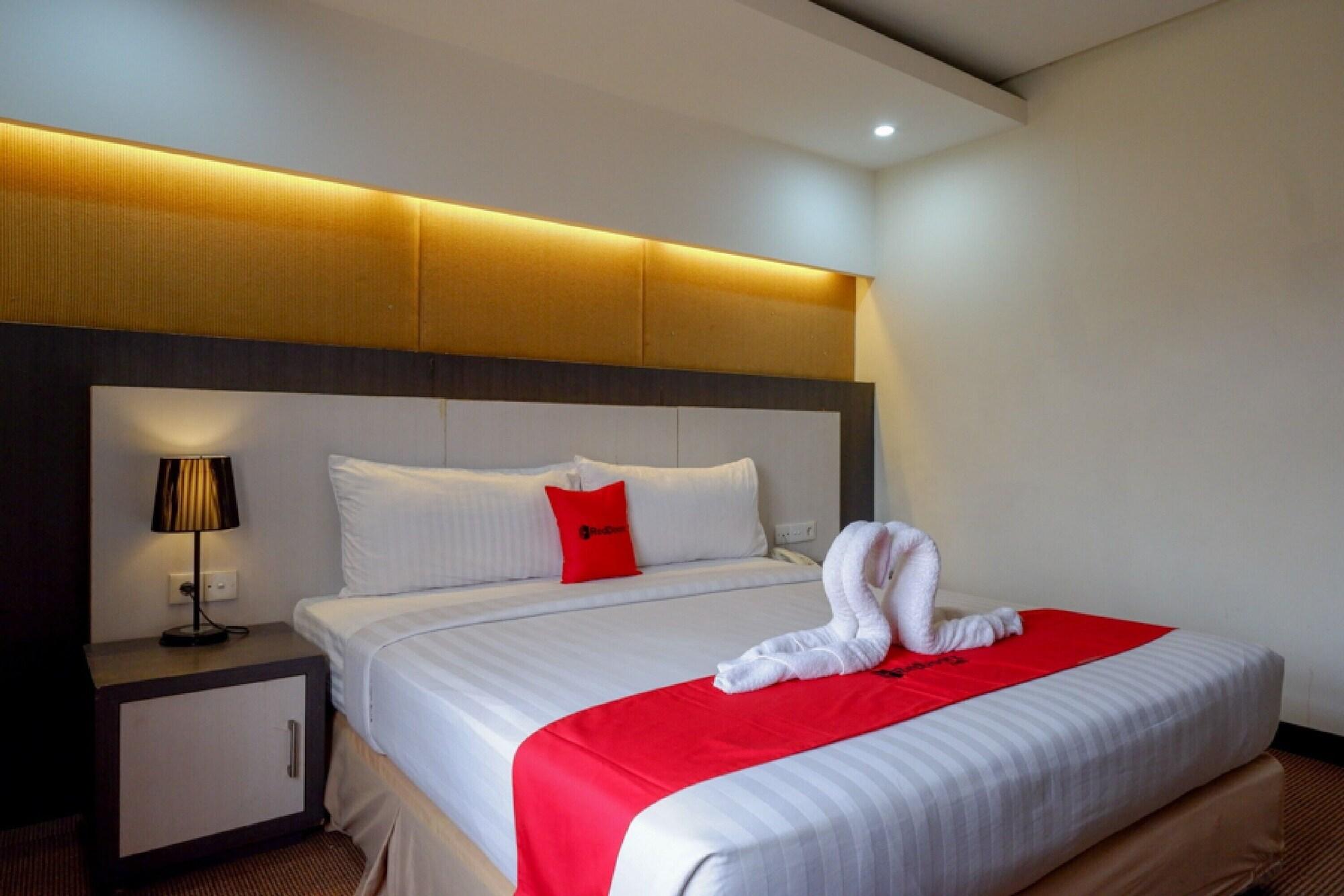 Reddoorz Plus Near Hotel Benua Kendari Eksteriør bilde